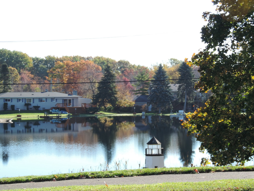 Lakefront homes in Auburn Hills Michigan