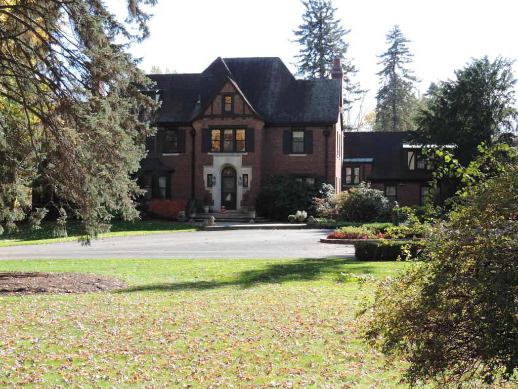 Typical Real Estate in West Bloomfiled MI